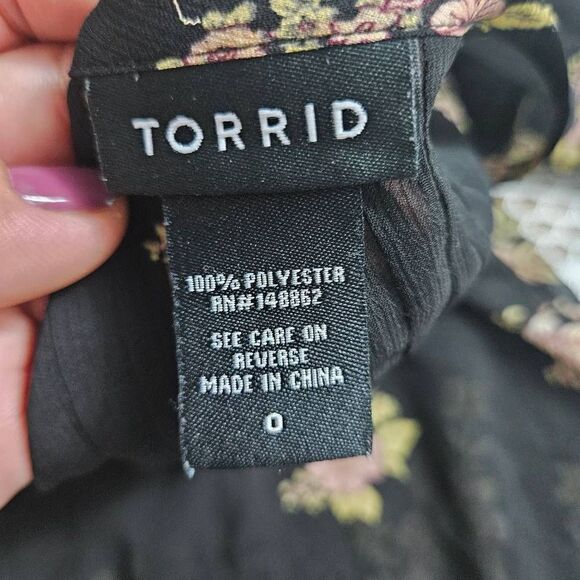 Torrid floral top for women - Picture 3 of 9